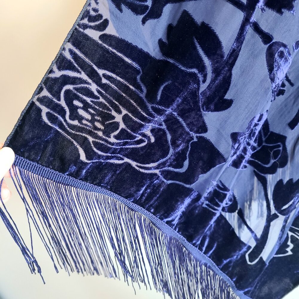 Dark blue shawl/wrap/cover with velvet roses. - Picture 3 of 8